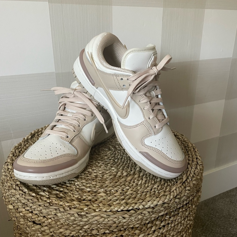 Women’s Nike Dunk Low Twist / Color: Sail/Sanddrift-Pink Oxford / Size: 7.5